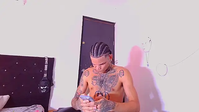 Snapshot of hot_man05 chatting on January 7, 2026, 5:04 pm hot man05 online show from January 7, 2026, 5:04 pm