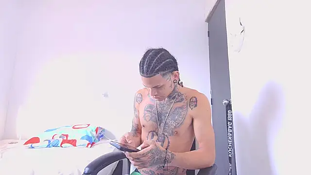 Snapshot of hot_man05 chatting on February 5, 2026, 2:00 pm hot man05 online show from February 5, 2026, 2:00 pm