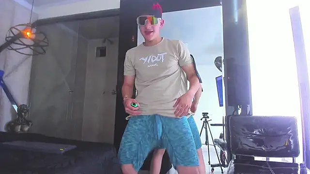 Snapshot of Thomas_May4rs chatting on February 19, 2025, 10:34 am Thomas May4rs online show from February 19, 2025, 10:34 am