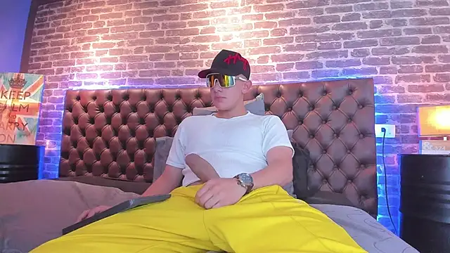 Snapshot of Thomas_May4rs chatting on February 21, 2025, 7:23 am Thomas May4rs online show from February 21, 2025, 7:23 am