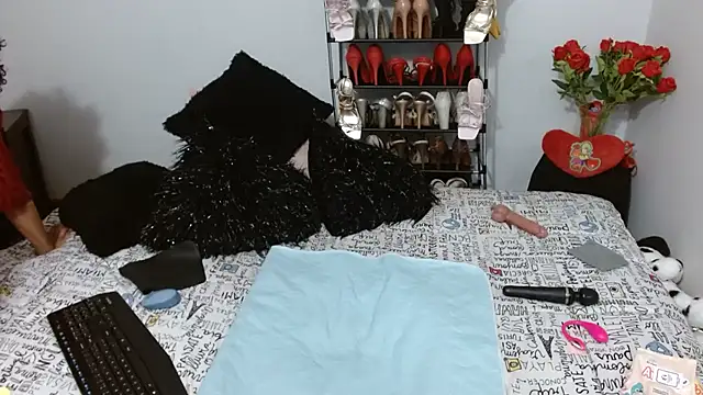 Lunasquirt1985 online show from February 11, 2026, 11:59 am