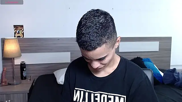 Liiamthompson online show from November 16, 2025, 6:13 pm