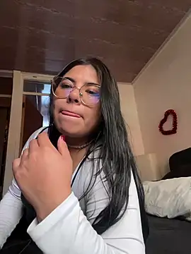 viccky vick online show from March 4, 2025, 3:37 pm