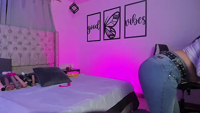 nicolee millerr online show from April 9, 2026, 12:43 pm