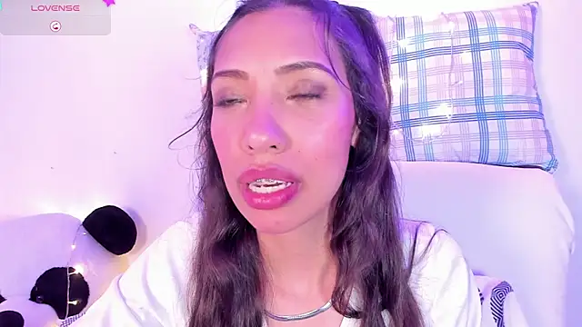 Miss veronicaa2 online show from February 24, 2025, 4:15 pm