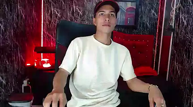 Snapshot of Dylan_Milk chatting on January 30, 2025, 9:47 pm Dylan Milk online show from January 30, 2025, 9:47 pm