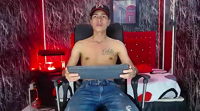 Snapshot of Dylan_Milk chatting on January 31, 2025, 8:22 pm Dylan Milk online show from January 31, 2025, 8:22 pm