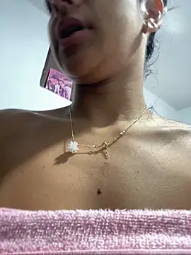 eva roseee online show from October 7, 2025, 6:27 pm