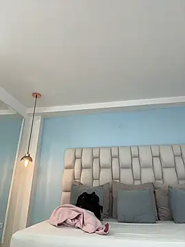 eva roseee online show from April 9, 2026, 6:13 pm