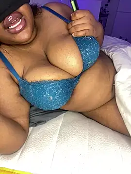 Snapshot of DaniJohnson chatting on February 19, 2025, 1:08 am DaniJohnson online show from February 19, 2025, 1:08 am