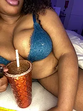 Snapshot of DaniJohnson chatting on February 20, 2025, 11:32 pm DaniJohnson online show from February 20, 2025, 11:32 pm