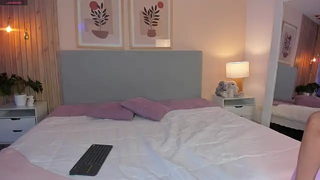 AlannaRussell  online show from March 28, 2026, 8:08 pm