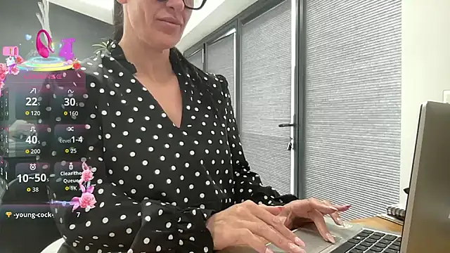 Snapshot of goddess-harper chatting on September 10, 2025, 12:27 pm goddess-harper online show from September 10, 2025, 12:27 pm