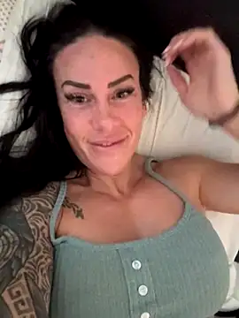 Snapshot of goddess-harper chatting on September 30, 2025, 8:19 am goddess-harper online show from September 30, 2025, 8:19 am