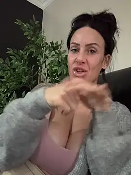 Snapshot of goddess-harper chatting on December 18, 2025, 11:16 am goddess-harper online show from December 18, 2025, 11:16 am