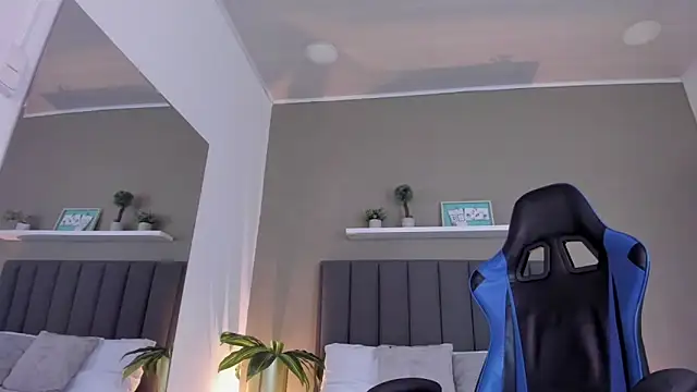 alessia leroy online show from March 29, 2026, 1:11 pm