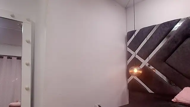 sara lopee1 online show from September 30, 2025, 11:59 am