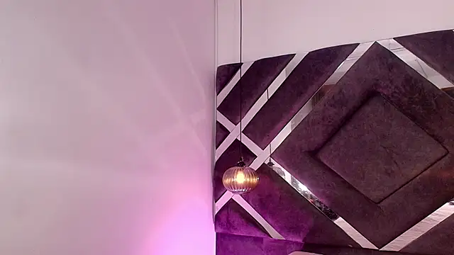 sara lopee1 online show from October 7, 2025, 12:57 pm