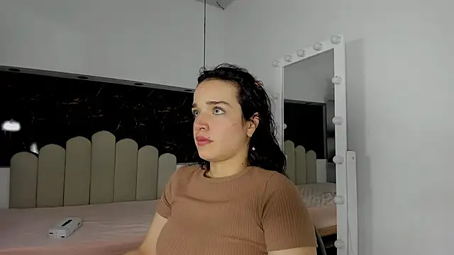 Annyrosee online show from February 9, 2026, 8:13 pm