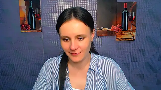 Snapshot of ValeriaHeart_ chatting on March 7, 2025, 4:44 pm ValeriaHeart online show from March 7, 2025, 4:44 pm