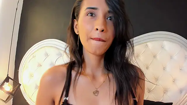 Keyla  Jones online show from March 18, 2025, 1:21 am