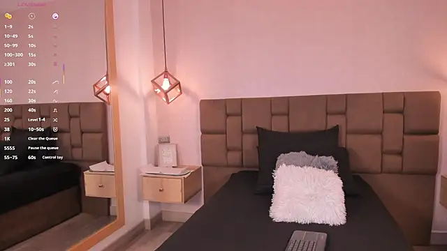 Nikki vega online show from October 9, 2025, 4:21 am