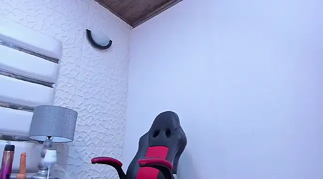 LottieBenz online show from February 12, 2025, 10:04 pm