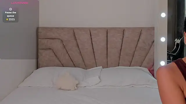 leahaltomm online show from November 11, 2025, 8:53 pm