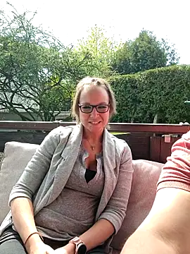 Fuxy-love69 online show from April 18, 2026, 12:53 pm