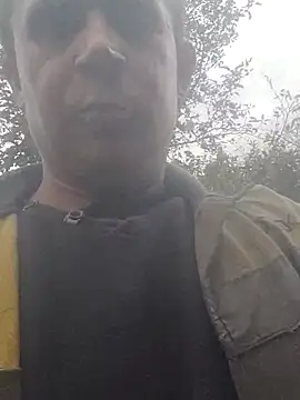 Snapshot of alex_brow_n chatting on October 22, 2025, 10:04 am alex brow n online show from October 22, 2025, 10:04 am