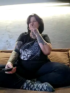 CannabisQueenn online show from November 17, 2025, 7:25 am