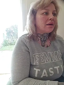 CannabisQueenn online show from March 11, 2026, 9:15 am