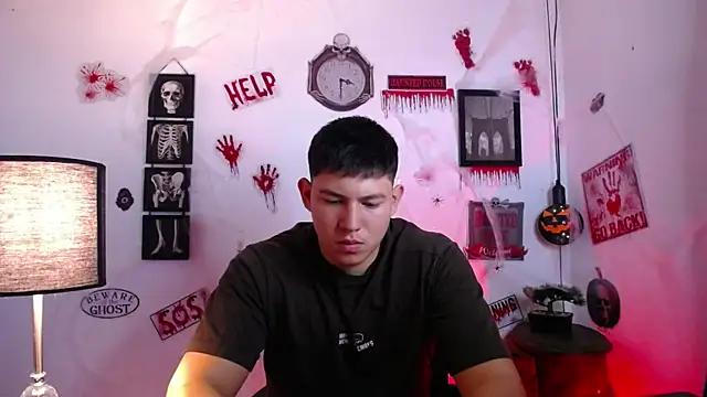 JamesCr  online show from October 30, 2025, 10:16 am