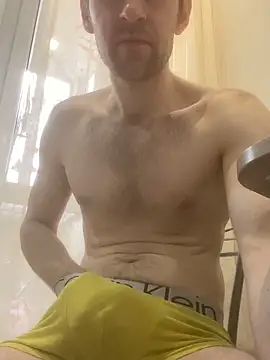 LynnAhNight online show from March 21, 2026, 5:12 am