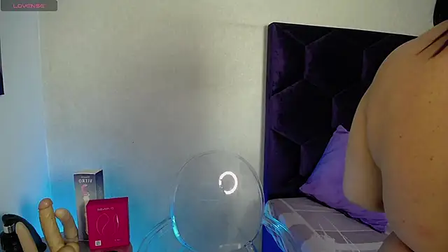 GochitaWild online show from November 6, 2025, 7:59 pm