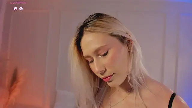 Arianasweeet online show from April 14, 2026, 7:42 pm