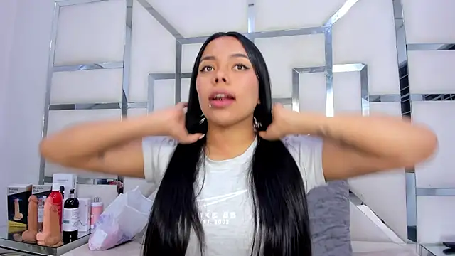 Snapshot of ZoeWan69 chatting on November 14, 2025, 12:04 pm ZoeWan69 online show from November 14, 2025, 12:04 pm