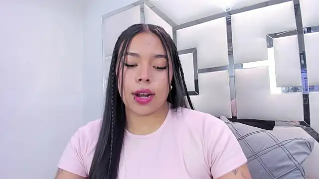 Snapshot of ZoeWan69 chatting on February 3, 2026, 2:11 pm ZoeWan69 online show from February 3, 2026, 2:11 pm