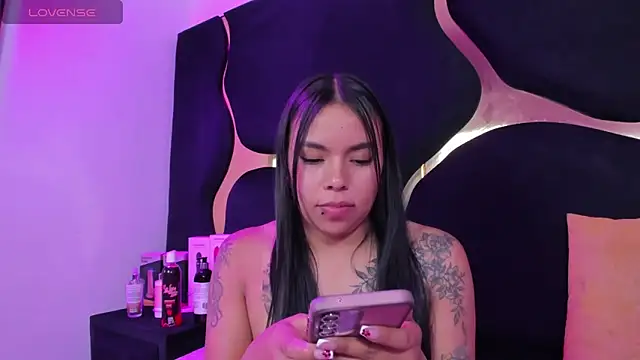 Snapshot of ZoeWan69 chatting on March 2, 2026, 7:15 am ZoeWan69 online show from March 2, 2026, 7:15 am