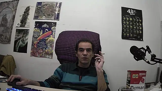 ReyDeBotones online show from April 16, 2026, 9:39 pm