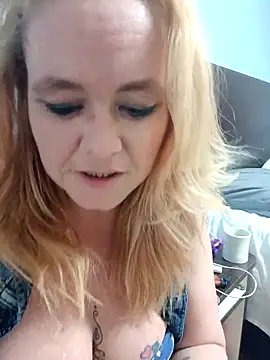 Snapshot of CutiepieMandii143 chatting on February 25, 2025, 7:36 pm CutiepieMandii143 online show from February 25, 2025, 7:36 pm