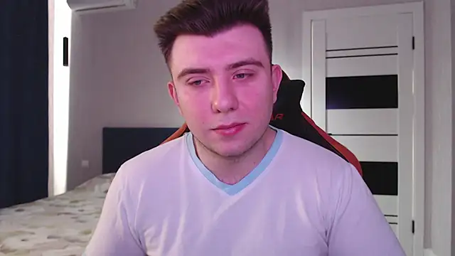 honey furry online show from March 13, 2026, 4:52 am