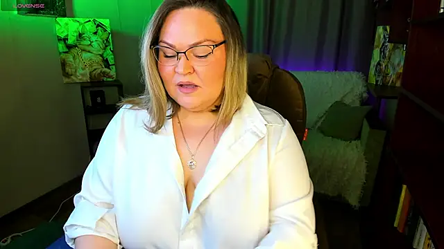 Vivien  wet online show from March 14, 2026, 1:16 pm