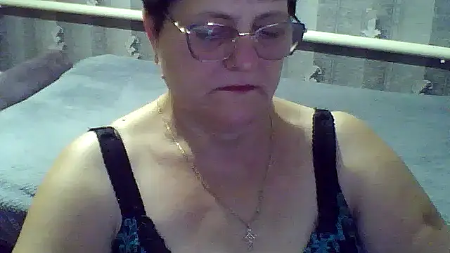 ElzaJewel online show from November 12, 2025, 7:03 pm