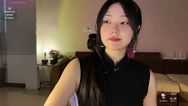 nanaliu6 online show from October 6, 2025, 10:45 am