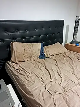 liamlara online show from October 11, 2025, 11:36 pm