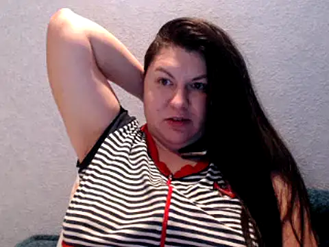 Snapshot of KiraSwee chatting on December 11, 2024, 6:42 pm KiraSwee online show from December 11, 2024, 6:42 pm