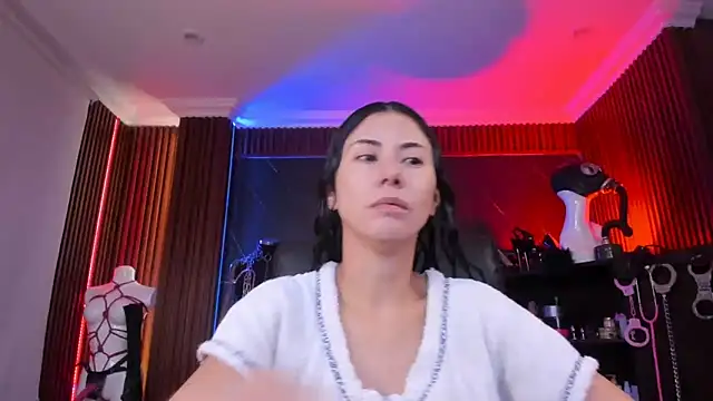 XiaQueen online show from February 13, 2026, 11:28 am