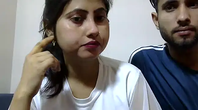 Snapshot of Queen_Couple chatting on March 4, 2025, 4:17 am Queen Couple online show from March 4, 2025, 4:17 am