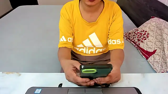 Snapshot of Queen_Couple chatting on September 19, 2025, 5:42 am Queen Couple online show from September 19, 2025, 5:42 am